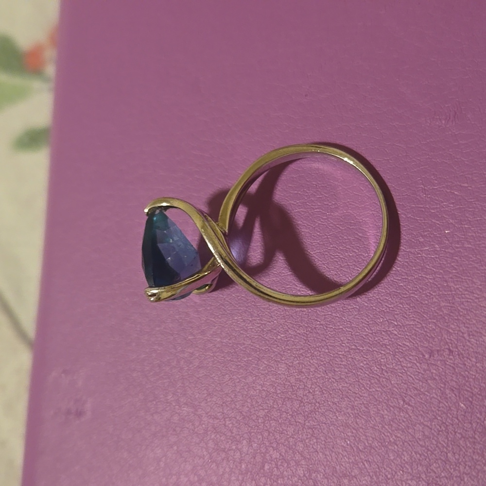 Beautiful ring - Picture 3 of 6